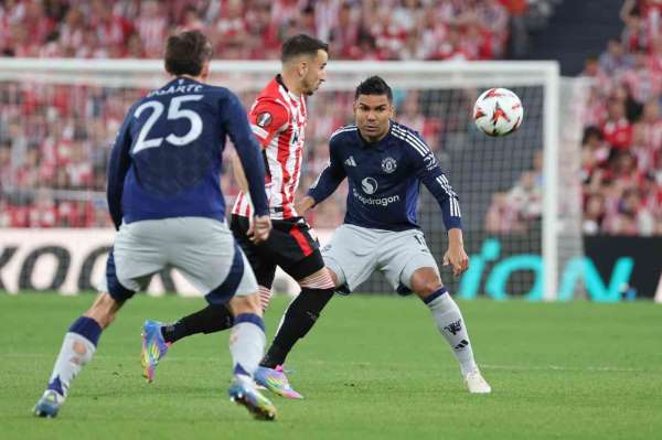 Manchester United, İspanya'da farklı kazandı