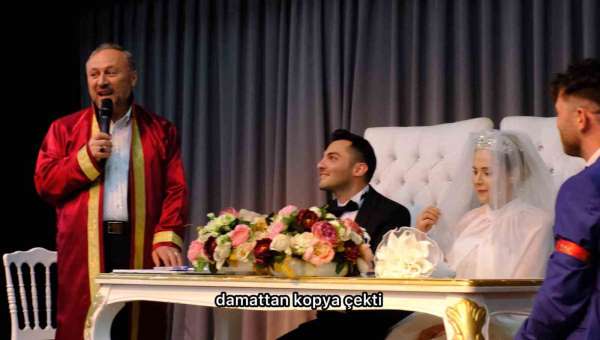 Nikah töreninde tebessüm ettiren anlar: Gelin 'evet' dedi, memur 'baskı var' diyerek kabul etmedi