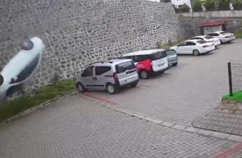 Ordu'da otomobil site bahçesine uçtu: 1 ölü