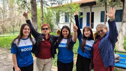 Tazelenme Üniversitesinin yaşlı öğrencileri bocce ile tanıştı