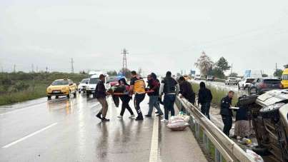 Tokat'ta iki otomobil çarpıştı: 5 kişi yaralandı