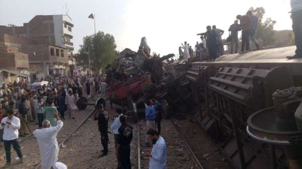 Pakistan'da tren kazası: 3 ölü 