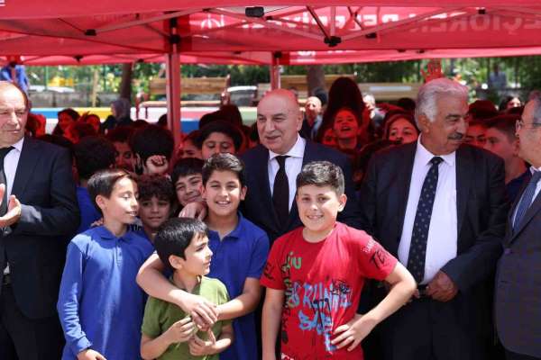 Keçiören Toygar Börekçi Ortaokulu'na yeni halı saha