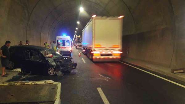 Ayvacık'ta tünelde trafik kazası: 1 ölü, 4 ağır yaralı