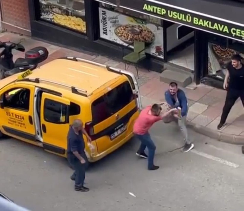 Samsun'da bıçaklı, sopalı kavga kamerada: 1 ölü, 2 yaralı