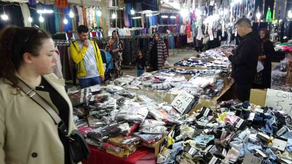 Kütahya'da Bayram Pazarı ilgi görüyor