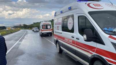 Tarlaya uçan otomobildeki 3 kişi yaralandı
