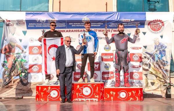Kağıtspor'dan madalya yağmuru