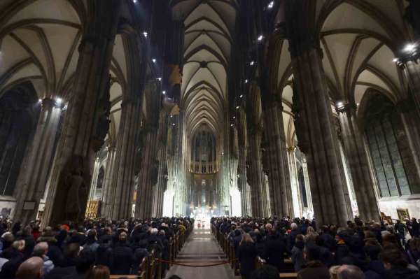Köln Katedrali, 1 Temmuz'dan itibaren turistlerden 12 Euro giriş ücreti alacak