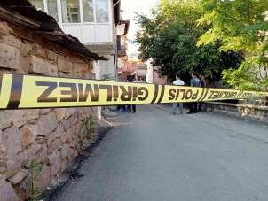 Ankara'da boşanma aşamasındaki eşini silahla yaralayan şahıs intihar etti