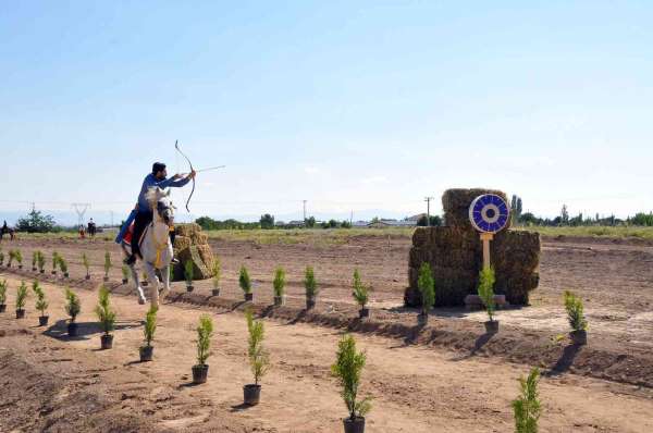 Atlı Okçuluk Doğu Grubu çeyrek final müsabakaları Akşehir'de başladı