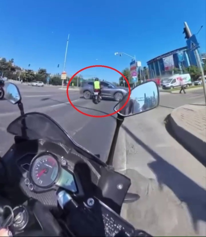 Samsun'da motosiklet ile SUV aracın çarpışması kask kamerasında
