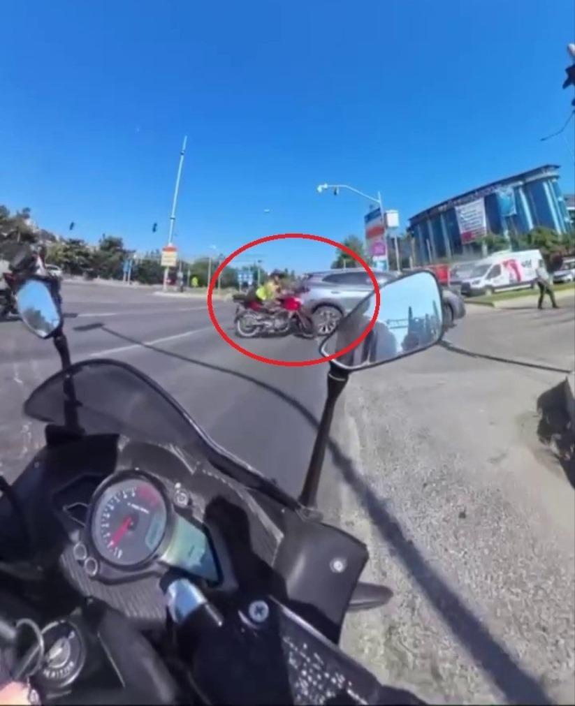 Samsun'da motosiklet ile SUV aracın çarpışması kask kamerasında