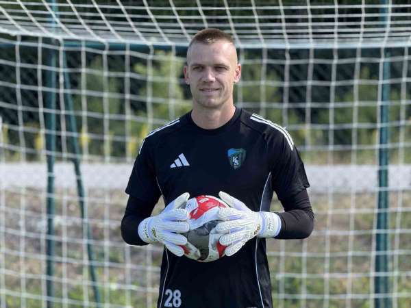 Kocaelispor'un yeni kalecisi Aleksandar Jovanovic kampa katıldı