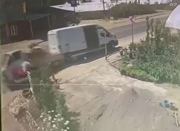 Yalova'da 4 aracın karıştığı trafik kazası kamerada