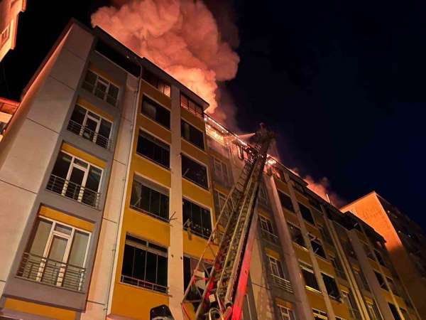 Ordu'da binanın çatı katı alevlere teslim oldu