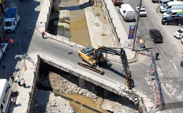 Ordu'da sağanak sonrası taşkın riski bulunan derede güvenli köprü çalışması