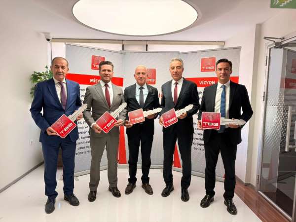 Tavas Belediyesine 22 tonluk yeni ekskavatör kazandırıldı