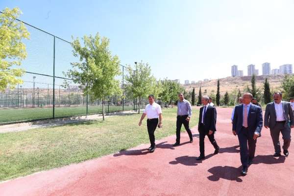 Başkan Durmuş'tan Şahinbey'in spor tesislerine tam not 