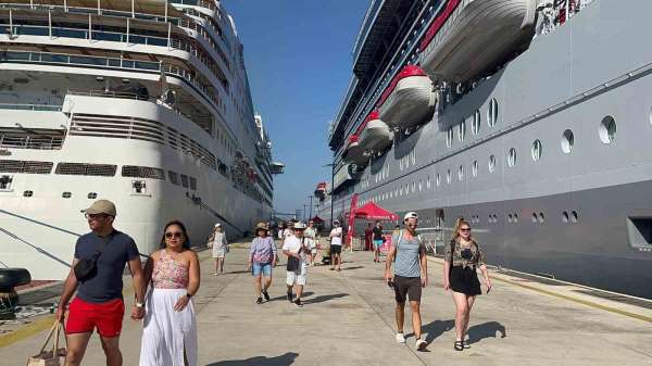 Bodrum'a 2 gemide bin 960 turist geldi