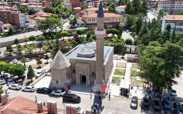 Amasya'da 782 yıllık Burmalı Minare Camii'nin restorasyonu tamamlandı