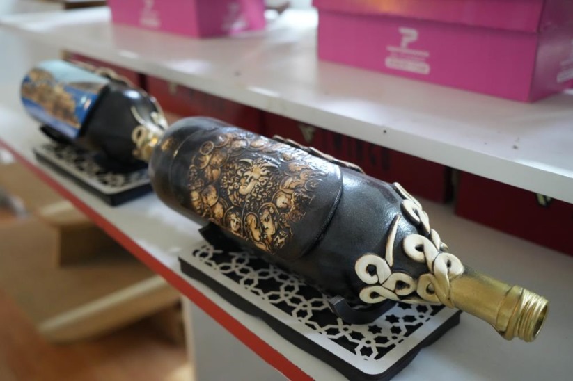 5 TL'ye aldığı atık şişeleri Avrupa'ya 50 euroya satıyor