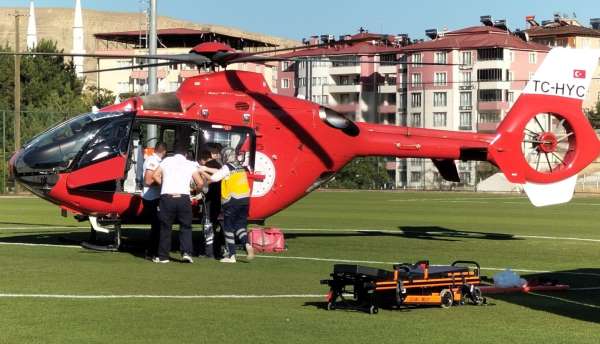 Kazada yaralanan yaya hava ambulansı ile Malatya'ya sevk edildi