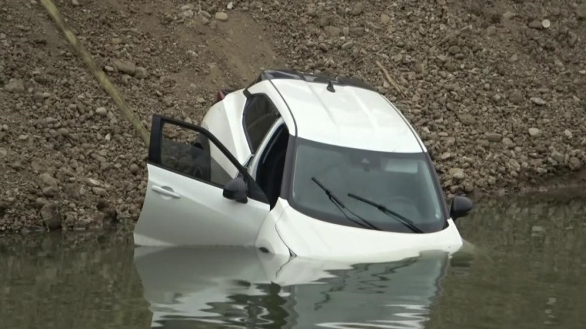 Üç kişi ölümden dönmüştü: SUV aracın ırmağa düştü anlar güvenlik kamerasında