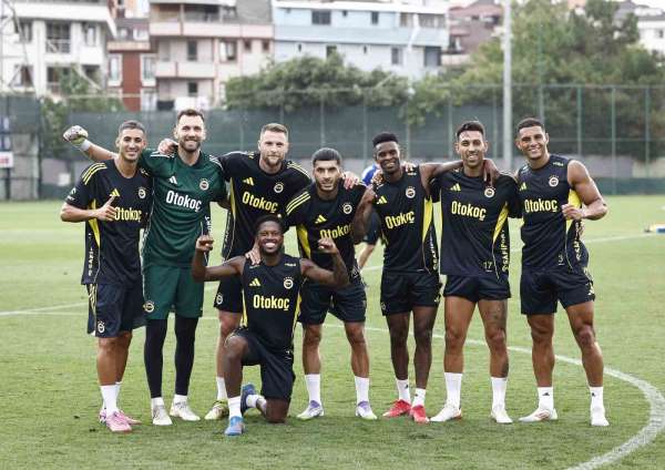 Fenerbahçe, Feyenoord maçı hazırlıklarına devam etti