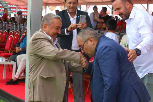 Mesut Özarslan: 'Mindere giden sporcular karakucak harmanlarından geçiyor'