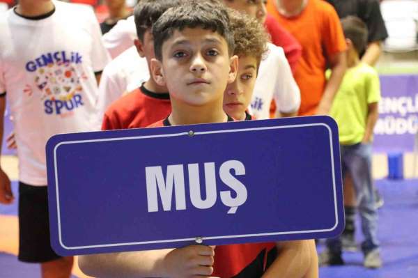 Muş'ta 17 ilden 250 sporcu minderde buluştu