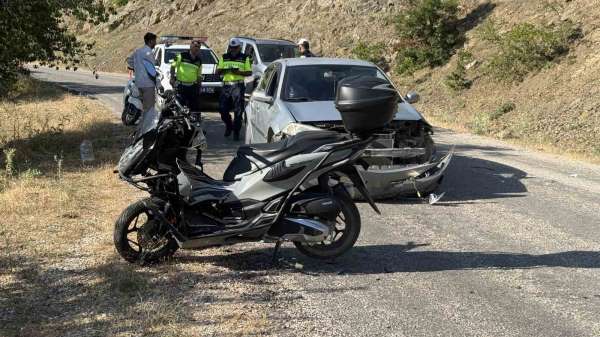 Alçılı koluyla kullandığı motosikletle kaza yaptı