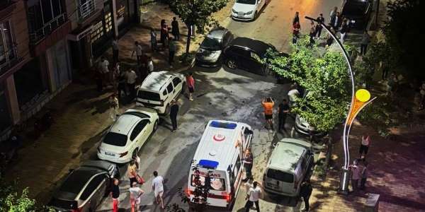 Bafra'da kontrolden çıkan otomobil park halindeki 6 araca çarptı