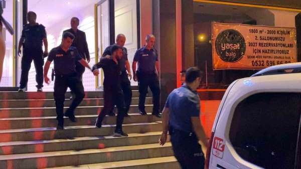 Düğünde çalınan şarkıyı beğenmeyen iki grup arası bıçaklı kavga: 3 yaralı