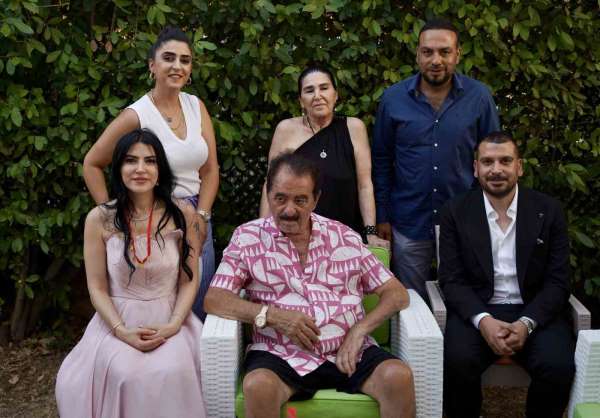 İbrahim Tatlıses'in evinde mutlu gün: Manevi kızına isteme töreninde beşi bir yerde taktı