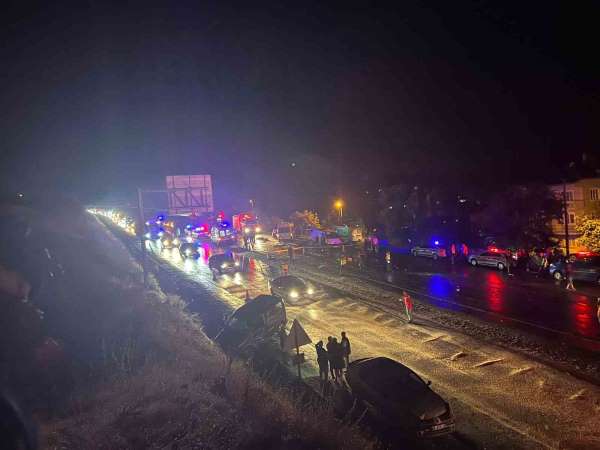 Denizli'de otobüs, minibüs ve çok sayıda araç zincirleme kazaya karıştı: 3 ölü, 50 yaralı