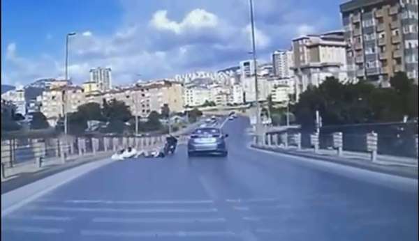 Maltepe'de motosikletli genci hayattan koparan feci kaza kamerada