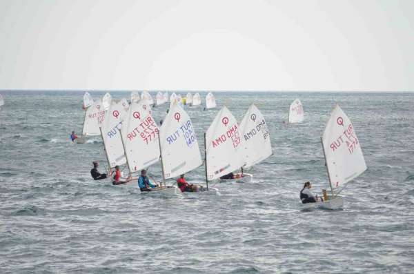 Marmara Denizi'nde 5 ülkenin katılımıyla yelken yarışları başladı