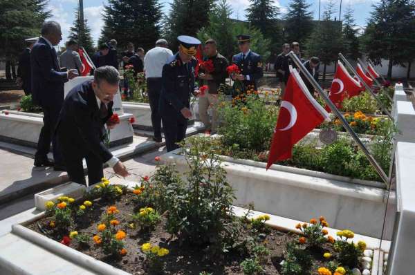 Eskişehir'in işgalden kurtuluşunun 102'nci yılında şehit kabirleri ziyaret edildi