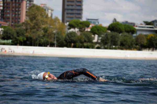30 Ağustos Zafer Bayramı'nda İrem Sönmez'den 30 saatlik tarihi yüzüş