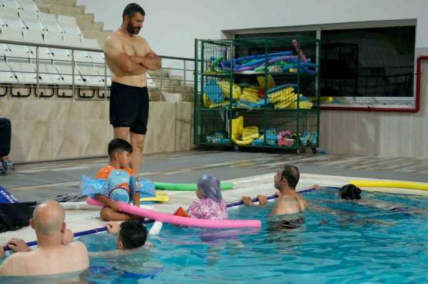 Adıyaman Üniversitesi'nden ampute bireylere yüzme kursu
