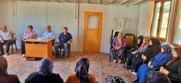 Aslanapa'da kadın çiftçilere kooperatif anlatıldı