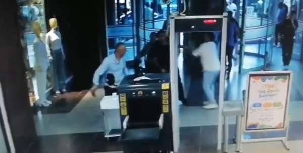 AVM müdürünün bıçaklanarak öldürüldüğü ana dair görüntüler ortaya çıktı