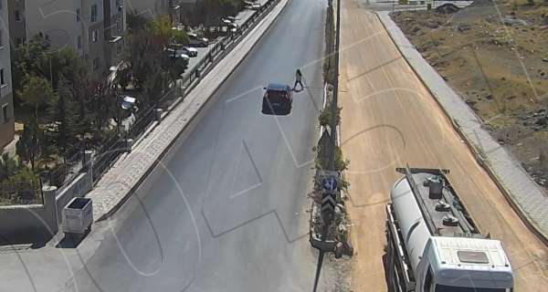 Elazığ'da aracın çarptığı kadın 19 gündür yaşam savaşı veriyor: Kaza anı kamerada