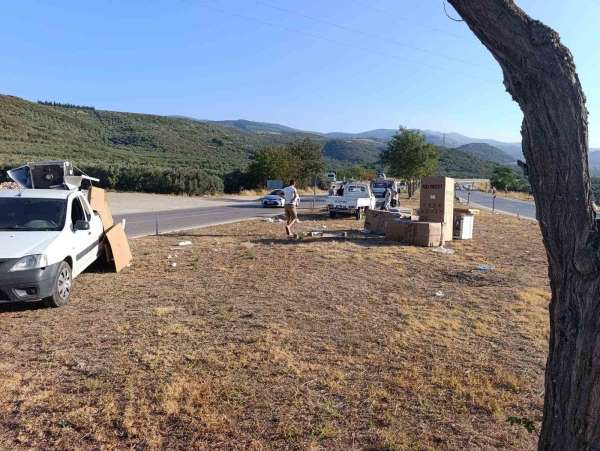 Erdek'te beyaz eşya yüklü kamyonet kaza yaptı, 1 yaralı