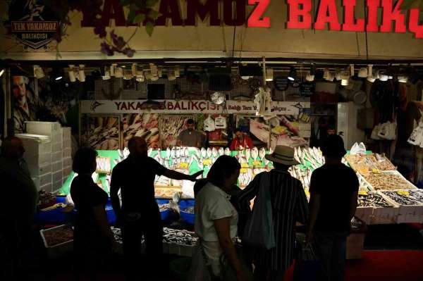 İstanbul'da balık sezonu hamsi ve istavrit bolluğuyla başladı