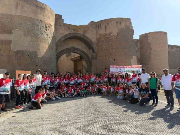 Kayseri Muaythai Takımı Kars'ta madalyaları topladı