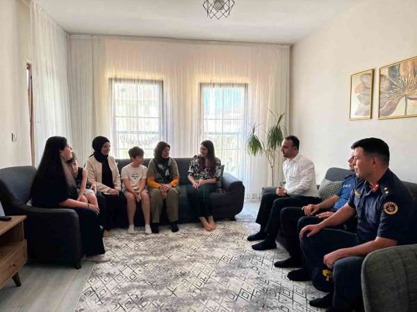 Çavdarhisar Kaymakamı Mantı'dan şehit ailelerine ziyaret