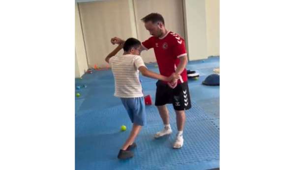 Körfez'in özel sporcularından zafer pozu