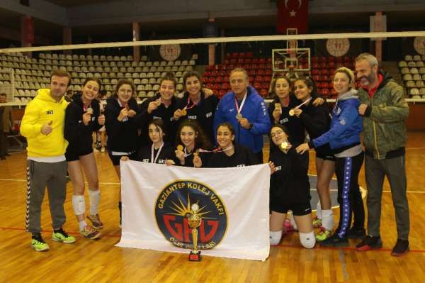 Gaziantep Kolej Vakfı Voleybol 'da namağlup şampiyon 